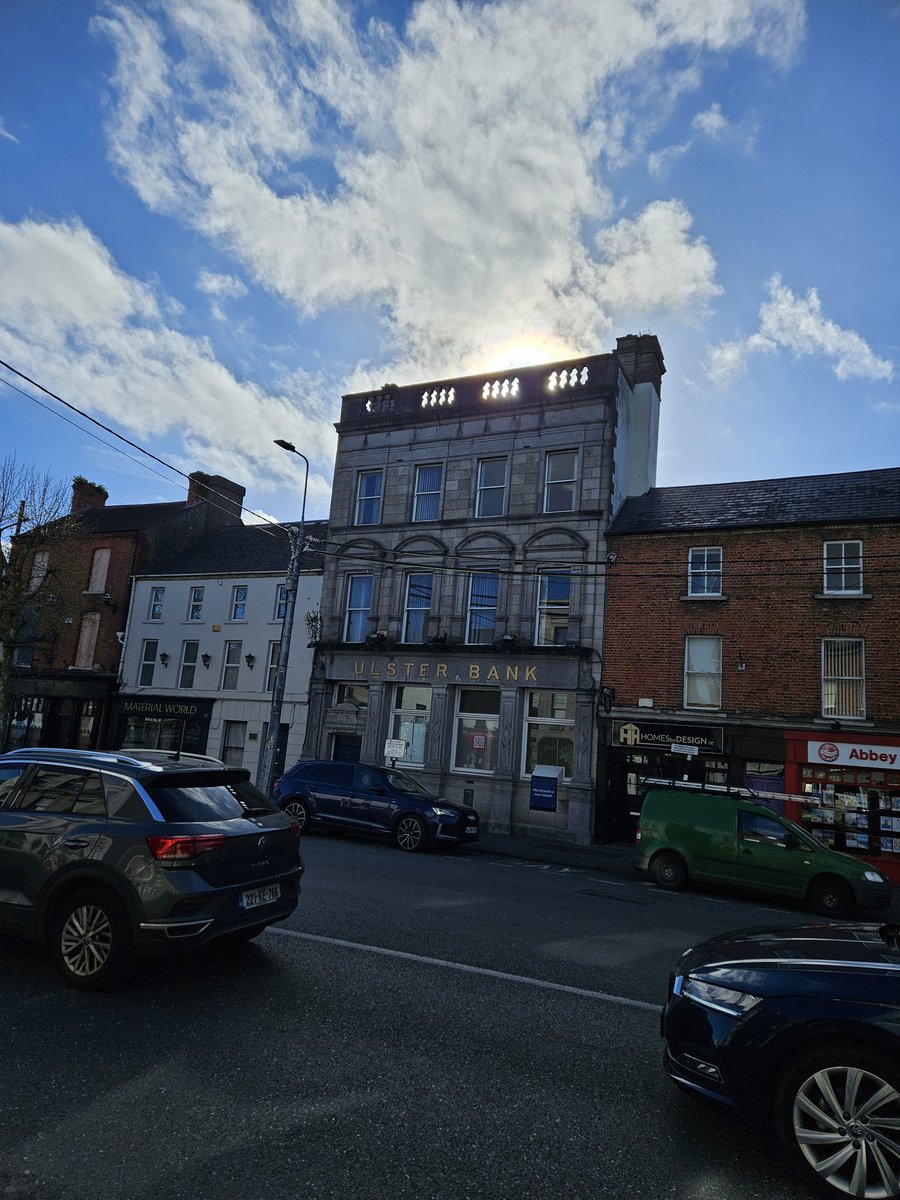 Planning permission gone in for four apartments in this former bank. Delighted and will fully support this. #derelictireland @frank_oconnor @judesherry #naas