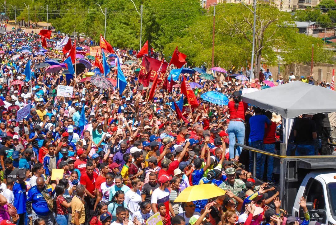 #ConChávezYMaduroPaLaCalle SUCRE MARIGÜITAR| El primer vicepresidente del Partido Socialista Unido de Venezuela (@PartidoPSUV ), Diosdado Cabello Rondón (@Dcabellor), resaltó este viernes que las fuerzas revolucionarias están resteadas con la Revolución Bolivariana y el…