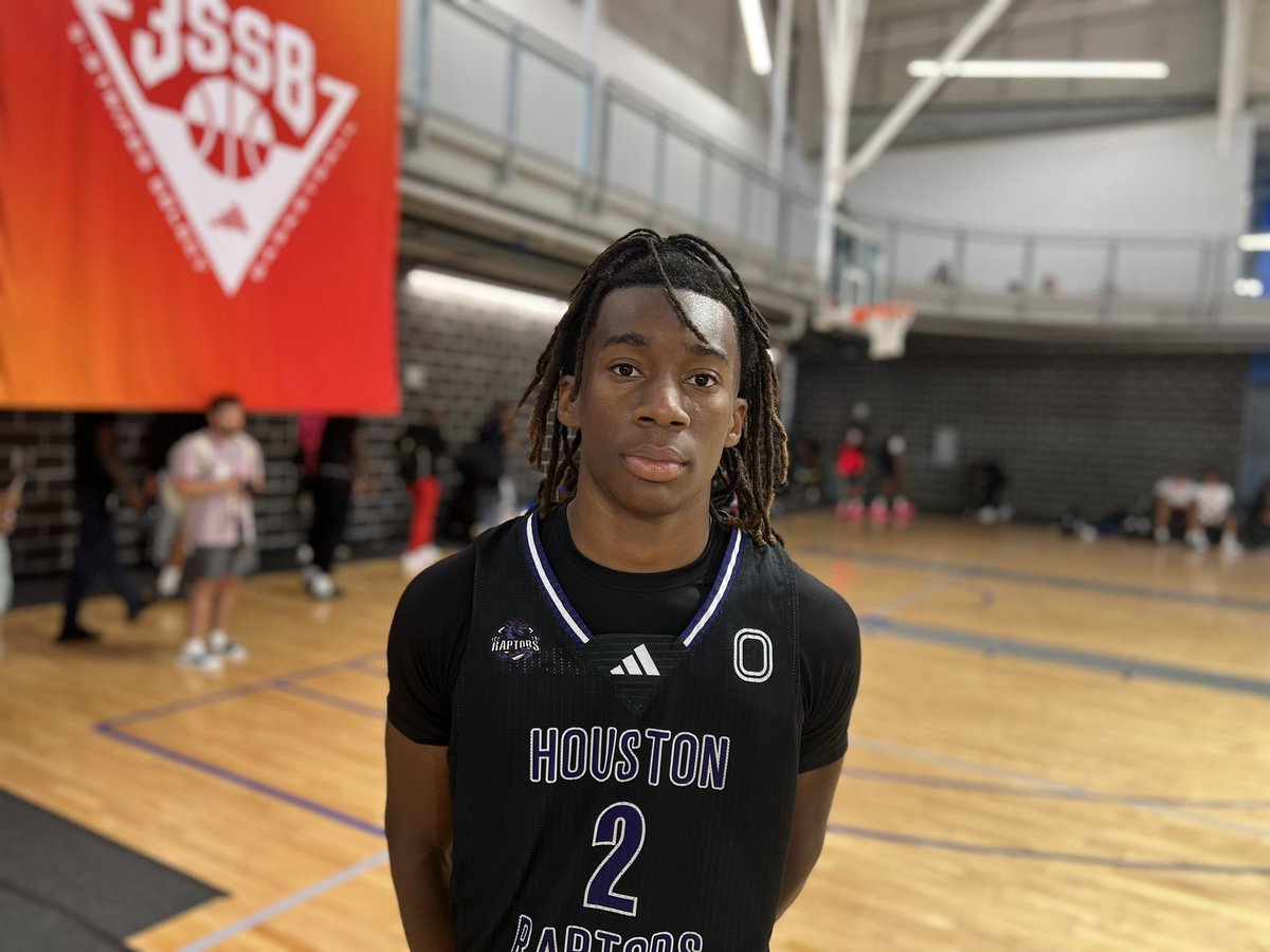 High level 15u game with @_Houstonraptors and Game Elite. Raptors secured an overtime win and a major contributor was ‘27 Deshawn Dillon from Mississippi. An assertive guard that got hot from deep. Liked the versatility he showed with his scoring