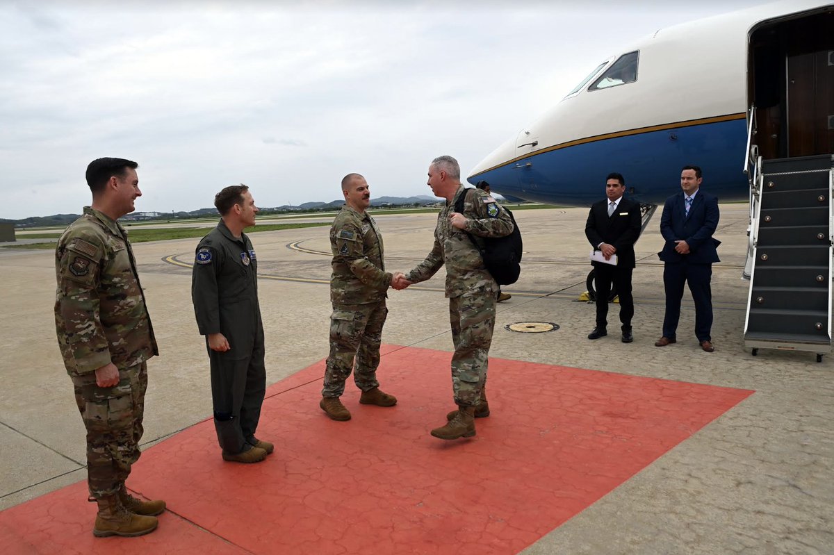 Space & Alliances - #MayThe4thBeWithYou Gen. Stephen Whiting, commander, @US_SpaceCom, visited the ROK last week, showcasing the importance of space & missile defense capabilities in modern warfare. 📷 ROK JCS & MSG Eric Burks 🔗 usfk.mil/Media/Press-Pr… @INDOPACOM | @ROK_MND