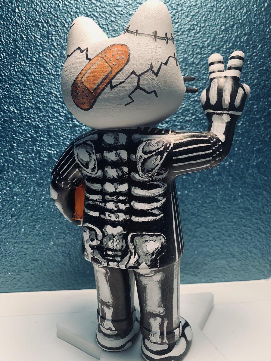 cheetosologist's tweet photo. Here is part 3 of my @coolcats x @macys #colormecool figurine!   And finished just in time for Caturday 🙌🔥.   This one was a lot more complicated because of the shading work and because I wanted to do a bit more on the backside 😅.  I hope you enjoyed following along with my progress! 

@coolcats @coolcatsconnect #nft #web3 #crypto