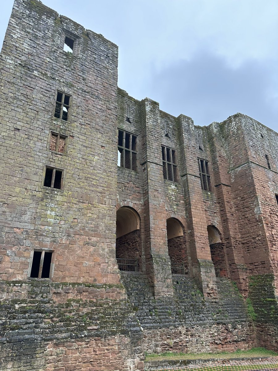 Thank you #kenilworthmayor for a magnificent tour of once one of the country’s most formidable medieval fortresses. #Kenilworthcastle was later transformed into a spectacular Elizabethan palace by Robert Dudley in an effort to impress his queen. We walked in the footsteps of the