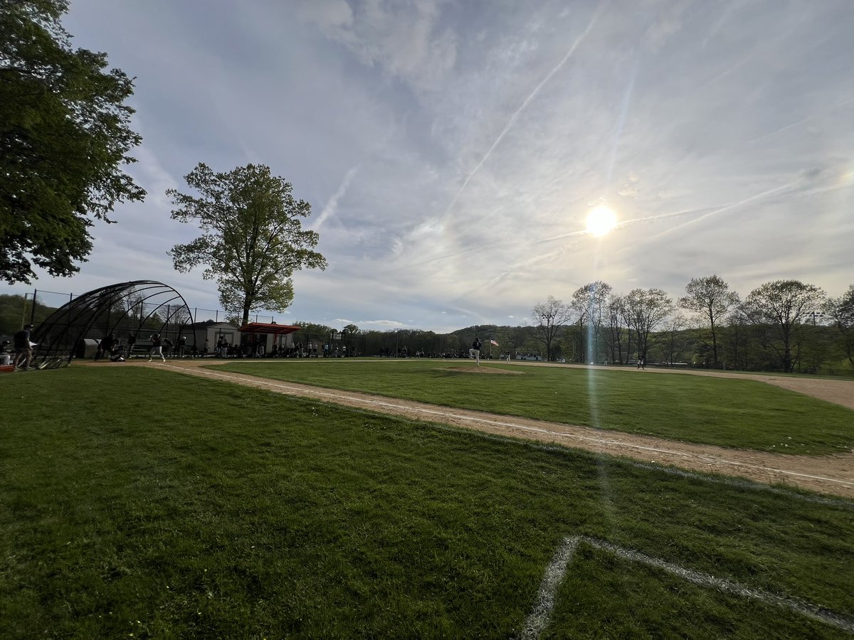 ⚾️ Excited to watch the Bell Bulldog baseball team face off against Sleepy Hollow at Horace Greeley today - up 4-0 top 5 - keep rolling! @GreeleySports @chappaqua_csd 🐶 #Baseball #GameDay