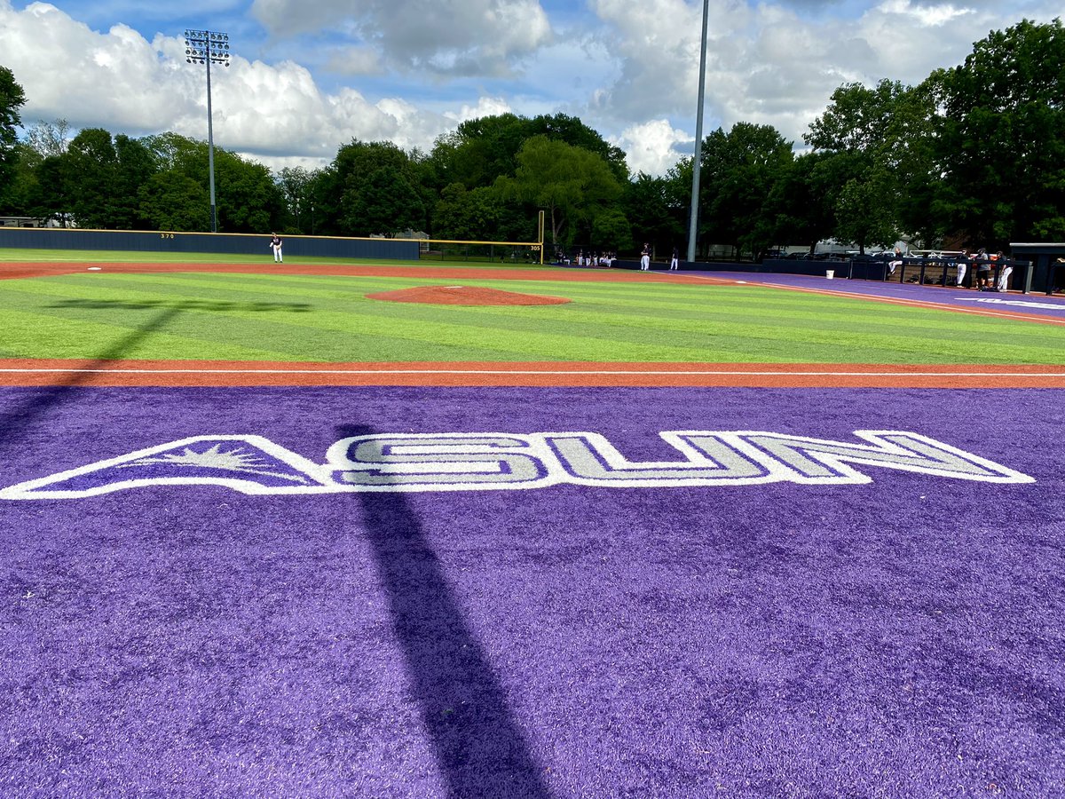 Friday Night Lights @ The Bear!
📻 ONLY TONIGHT!
@UCABearBaseball v. Lipscomb. 6:00 pm
📻🎙️— @TheBear91_3  5:40 pm
💻📱— UCA.edu/KUCA : TuneIn app
#BearClawsUp x #FightFinishFaith