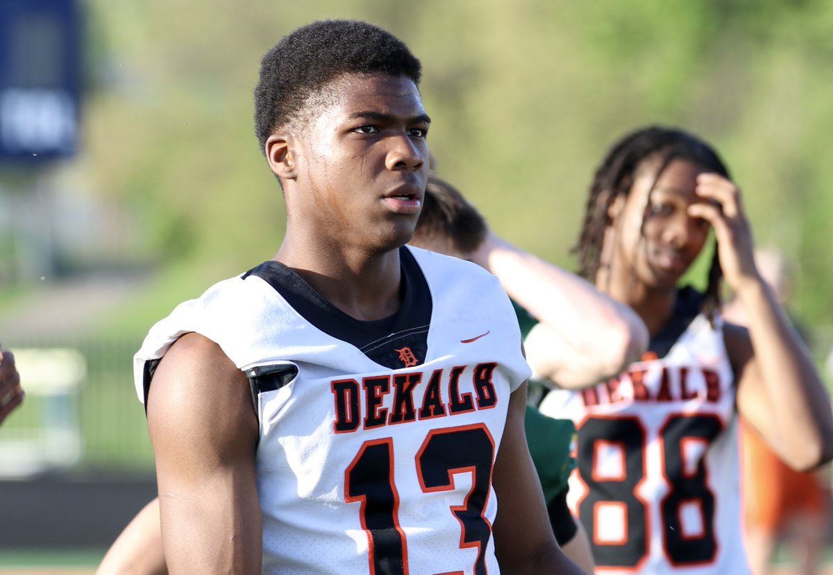 DeKalb @dekalb_football 2026 WR @DavonG2026 Davon Grant was impressive at Wednesday's West Suburban Showcase at Naperville North @HuskieFB and Grant recaps his latest recruiting news edgytim.rivals.com/news/dekalb-20…