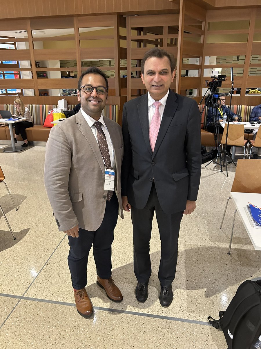 A real privilege to meet the person that sparked my interest in Urology and Robotics 🤖 @prokarurol A truly magnanimous man with a human spirit! #giantsofbritishurology