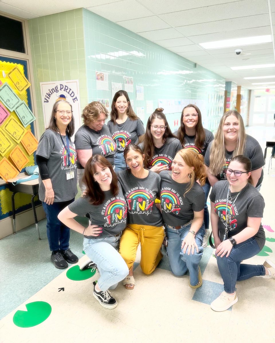 It’s a good day to teach tiny humans! 🍎#friends #laughter #teacherlife #breakfastclub #goodvibes #fridayvibes #nan3edu ♥️