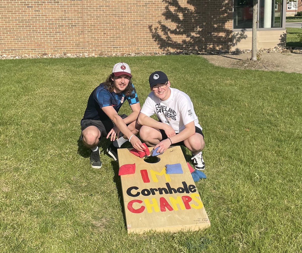 yeo_fit's tweet photo. Cornhole Champs!! https://t.co/pidAEjLRwq