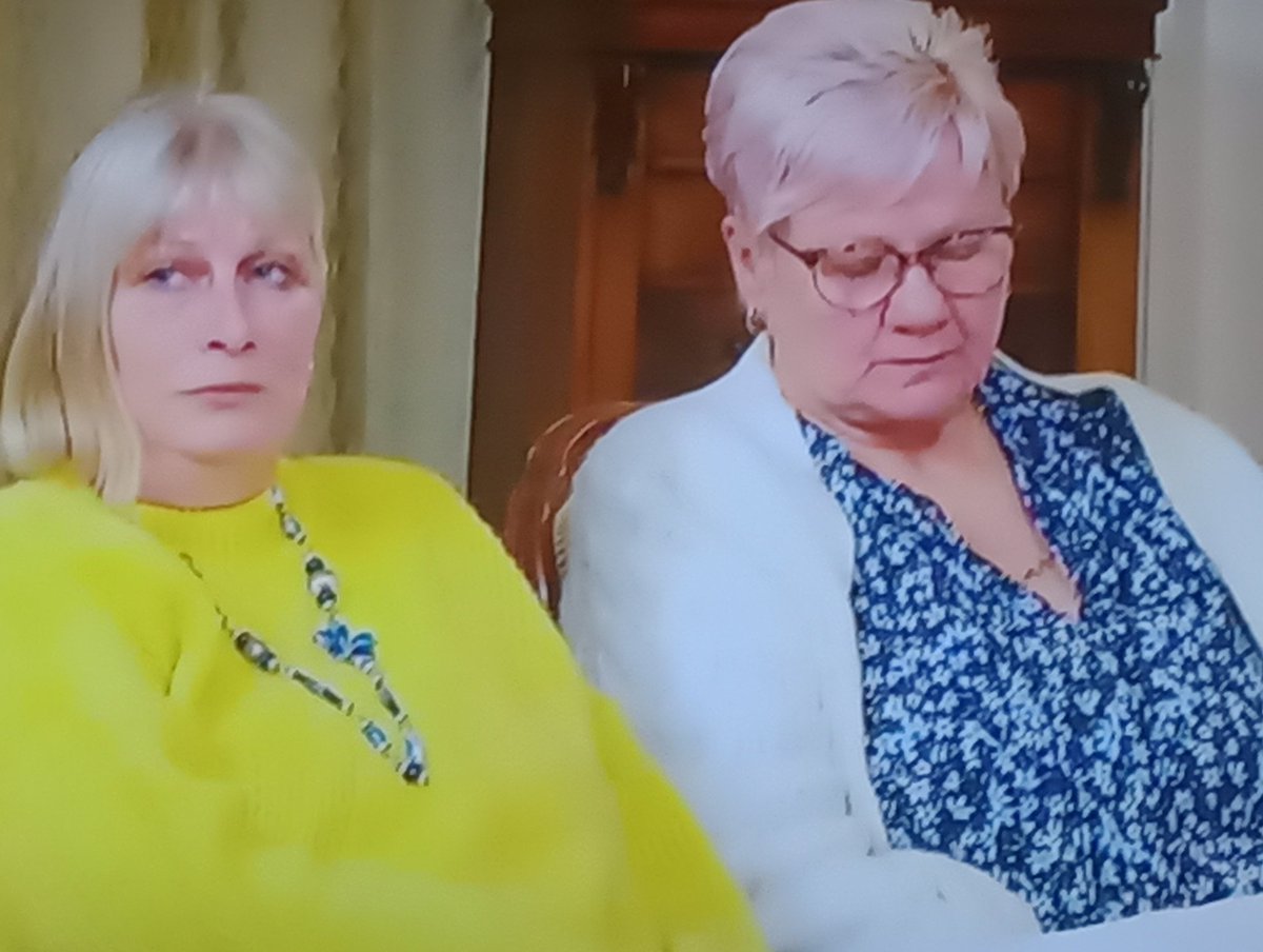 Bloody love Hilary and her overpayment!
The two witches played a sneaky game and thought they had it in the bag...their faces when they realised they weren't going to win was priceless! 
Cheer up Ladies, it's just a game...a game which you lost!!!! 
😂😂😂
#FourInaBed