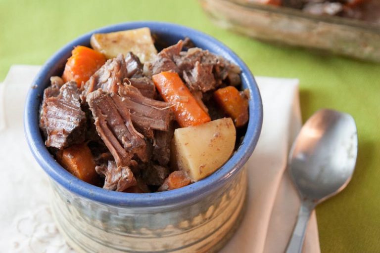 Pot roast is the ultimate comfort food and couldn't be easier to make! It only takes 15 minutes to prep and then you can just hang out while it cooks and your house fills with its amazing smell! #easy #dinner #recipes #potroast bit.ly/2E3Gv6R