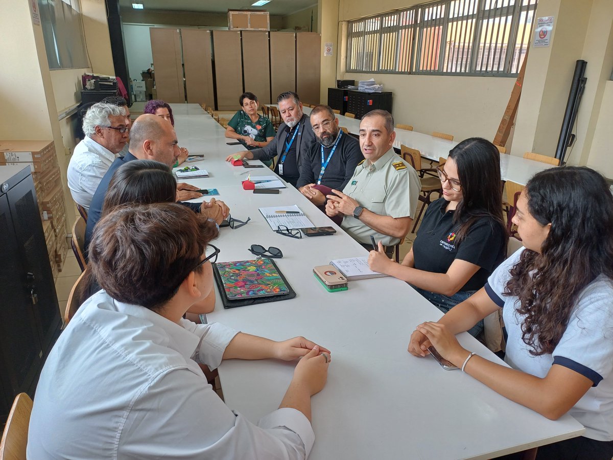 Jefe de Zona, General Pedro Álvarez Ortega participó en jornada de trabajo, integración y colaboración interinstitucional sobre medidas de seguridad y prevención de delitos, junto a Defensoria de la Niñez e instituciones afines, en el Liceo Bicentenario, Jovina Naranjo A-5