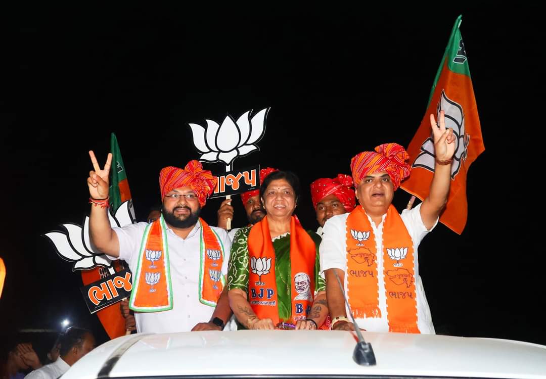 RanjanBhatt135's tweet photo. આજ રોજ લોકસભા ચૂંટણી ૨૦૨૪ અંતર્ગત સાવલી વિધાનસભાના વાંકાનેર જિલ્લા પંચાયતના અમરાપુરા ગામ ખાતે વડોદરા લોકસભાના ઉમેદવારશ્રી ડો હેમાંગભાઈ જોશી ના સમર્થનમાં પ્રચાર કરી નાગરિકો ને વધુમાં વધુ મતદાન માટે પ્રેરિત કર્યા, https://t.co/4IaDlRCf1c