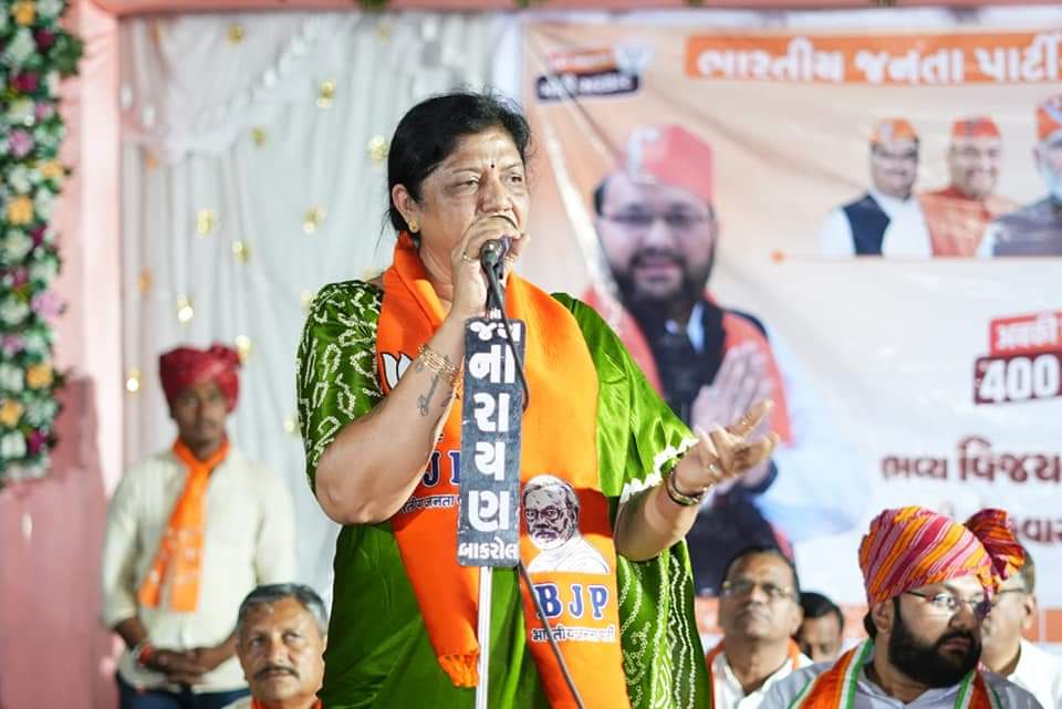 RanjanBhatt135's tweet photo. આજ રોજ લોકસભા ચૂંટણી ૨૦૨૪ અંતર્ગત સાવલી વિધાનસભાના વાંકાનેર જિલ્લા પંચાયતના અમરાપુરા ગામ ખાતે વડોદરા લોકસભાના ઉમેદવારશ્રી ડો હેમાંગભાઈ જોશી ના સમર્થનમાં પ્રચાર કરી નાગરિકો ને વધુમાં વધુ મતદાન માટે પ્રેરિત કર્યા, https://t.co/4IaDlRCf1c