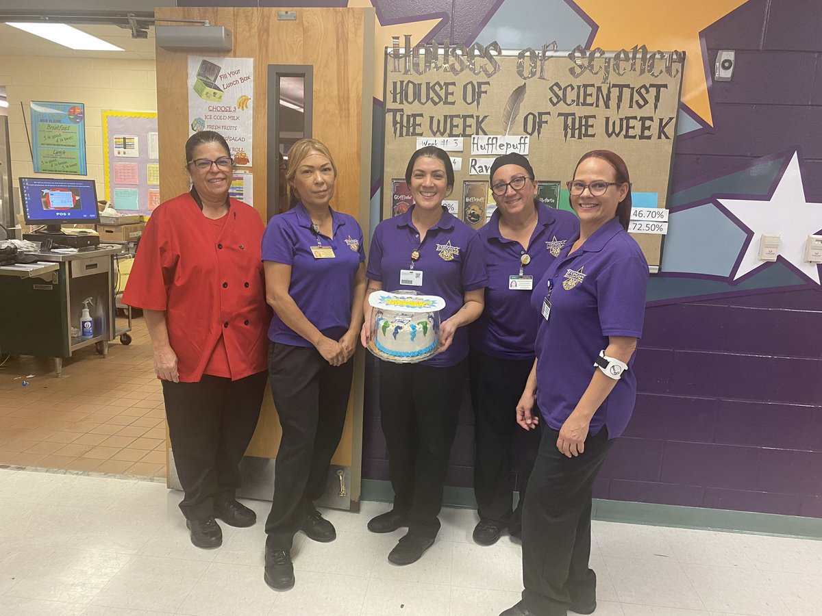 Our School Nutrition Team Members are heroes! Today we honor and thank them for all they do for our Stars! ❤️ #SchoolLunchHeroDay @SDOCElemEd @Osceolaschools
