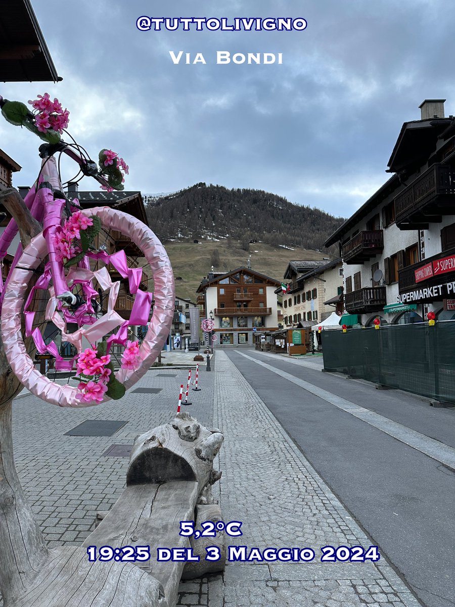 Siamo a Maggio, si vede?😊
vuoto quasi assoluto, prossima affluenza di gente per la tappa del
giro d’Italia di ciclismo, molte biciclette rosa decorano le vie di Livigno già da ora, anche se la carovana arriverà il 19 e si fermerà fino al 21.
Buona serata a tutti da #Livigno