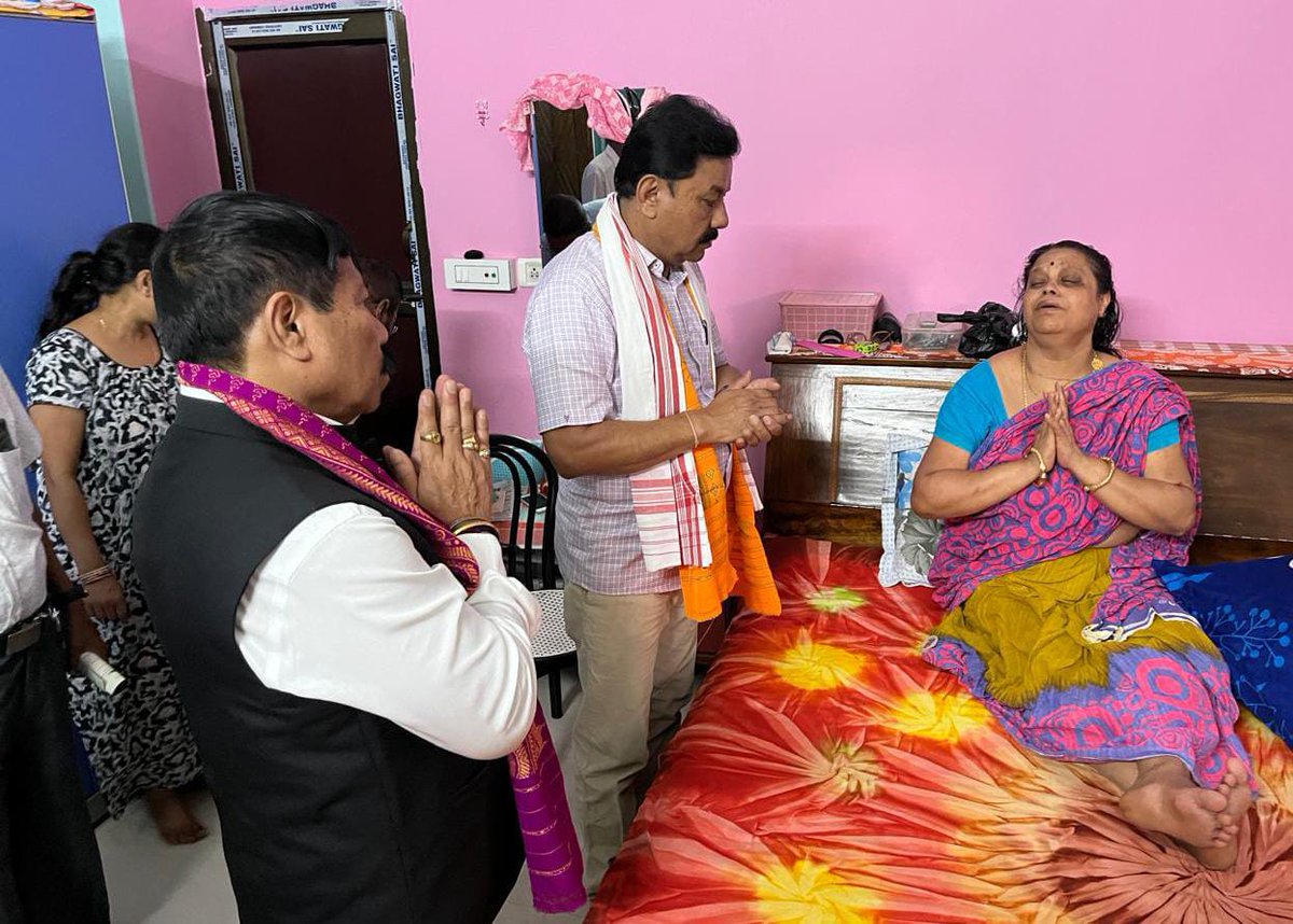 In a very tragic incident, three youths Deep Saha, Raj Saha and Abhijit Karmakar, hailing from Barpeta Road, died by drowning in Beki River near the Manas National Park on May 1. Along with Hon'ble Minister Shri @RanjeetkrDass met the bereaved families at their residences and…