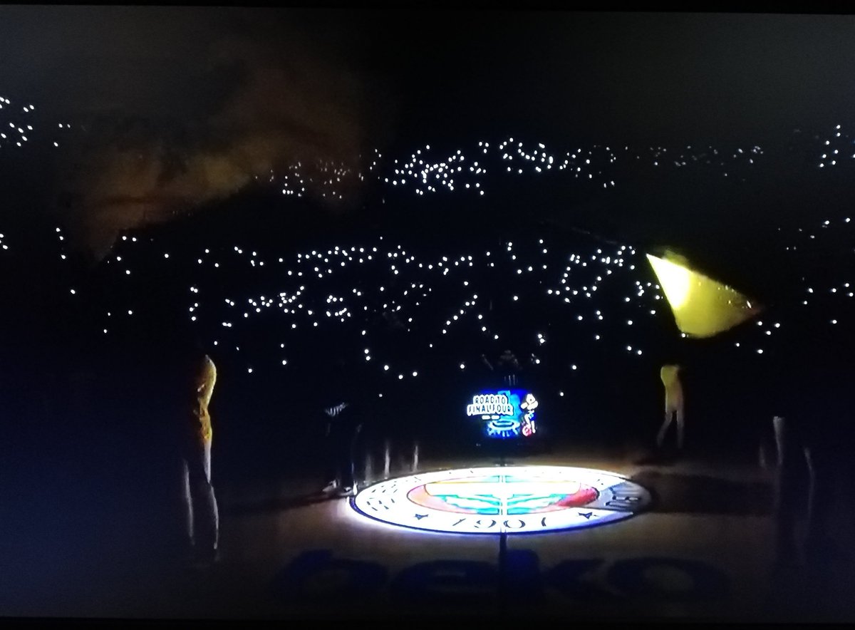 Harika bir atmosfer var yine, çok güzelsin Fenerbahçe Beko yolun sonu final four olsun lets go (...)