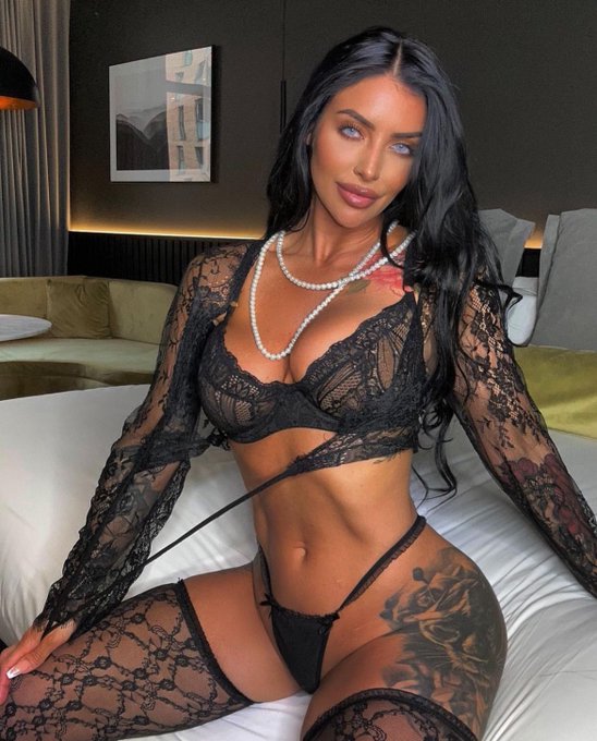 Check my repliess for a big surprise 😱 https://t.co/r449E8WYLJ