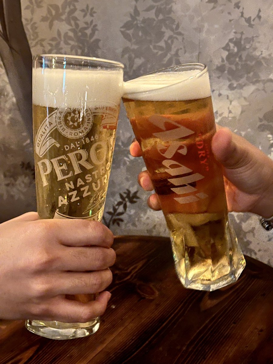 Start your bank holiday off right with a few pints in hand 😉 all you need is some delicious beer, cocktails or wines and we’ve got you sorted. #pint #beer #drinks #pub #londonpub