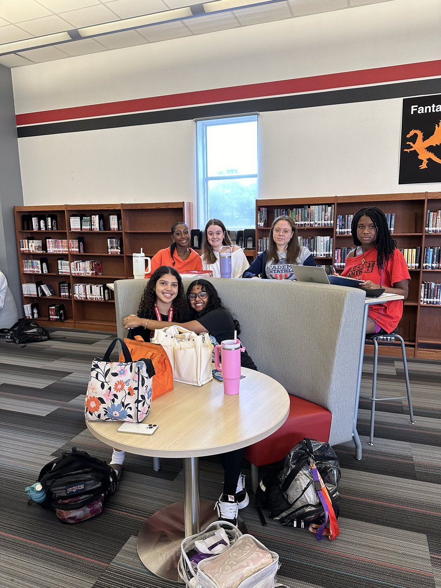 I taught 3 classes how to use AI to research, helped students design posters, cleaned, recorded 3 podcasts, book talked, and had my first student record a rap song! In one day! I love my job! @PanthersHHS @DISD_Libraries @dallasschools @ProjectReadDISD @TXLA @TxASL