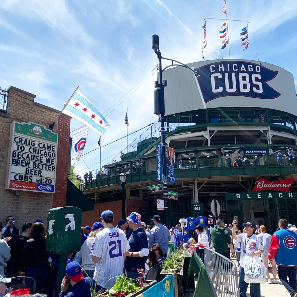 He told us in confidence, but we were confident you’d want to know. Bad day to be an @oldstylebeer 

#chicagocubs #chicagocubsbaseball #chicagocubsfan #chicagocubs🐻 #gocubsgo #gocubs #gocubsgo⚾️🐻💙❤️ #cubs #cubsbaseball #wrigley #wrigleyville #wrigleyfield #murphysbleachers