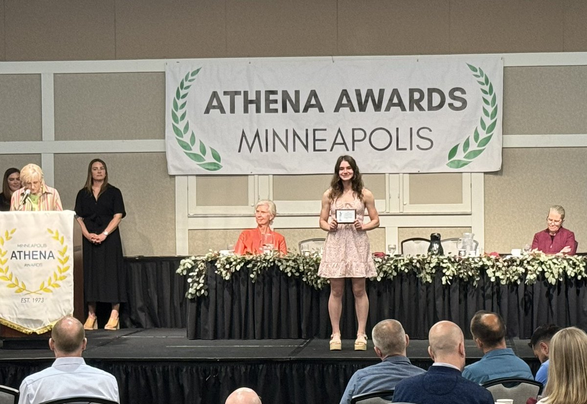 Let’s GOOOOOO @bhohenecker3 @ProvidenceLions 2024 @MplsAthenaAward recipient 💪🏼🏀🏃🏻‍♀️‍➡️ @PAcademyATH @PA_GirlsHoops