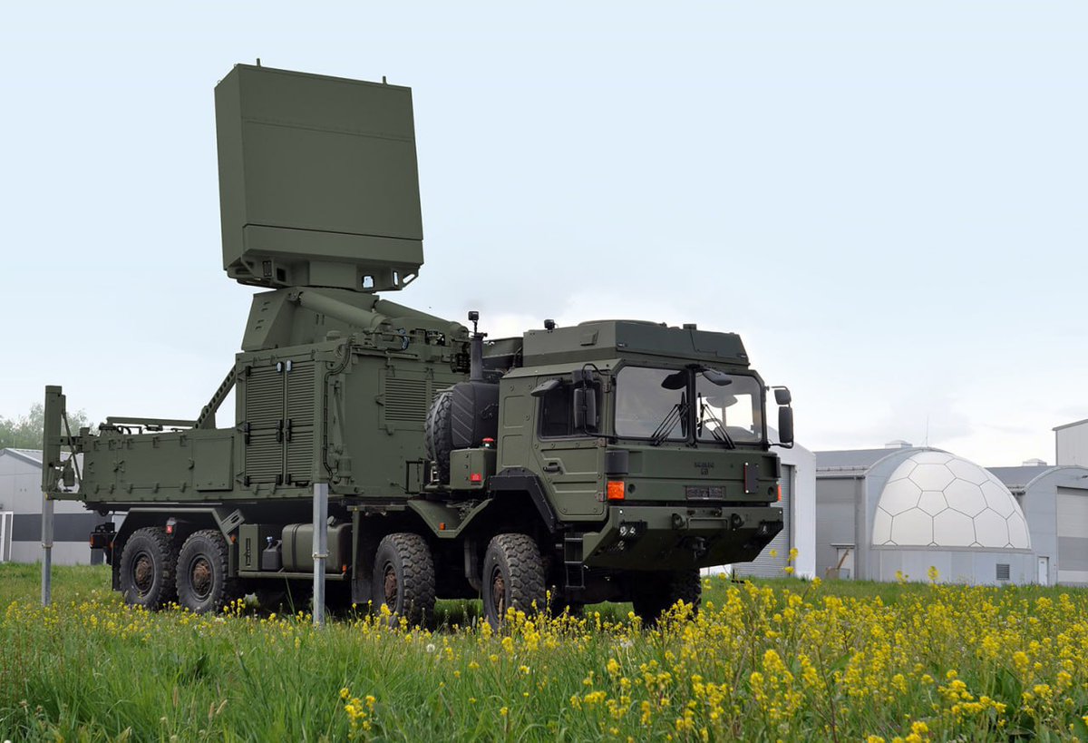 Немецкий производитель оружия HENSOLDT передаст Украине еще шесть радаров TRML-4D для усиления противовоздушной обороны. Они уникальны тем, что базируются на новейшей радиолокационной технологии и обеспечивают быстрое обнаружение и сопровождение около 1 500 целей в радиусе 250 км