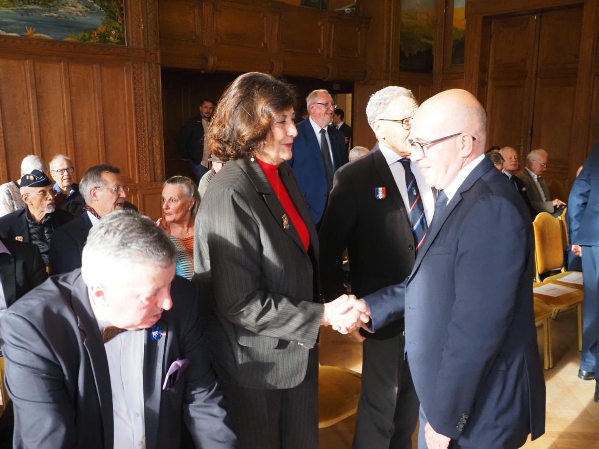 Au Palais sarde, nous commémorons avec Alain Valot et Marie Pierre Ferrucci Feigenspan la mémoire des 2300 soldats tombés à la bataille de Diên Biên Phu le 7 mai 1954. Leur sacrifice héroïque demeure un témoignage fort de leur engagement pour notre nation.