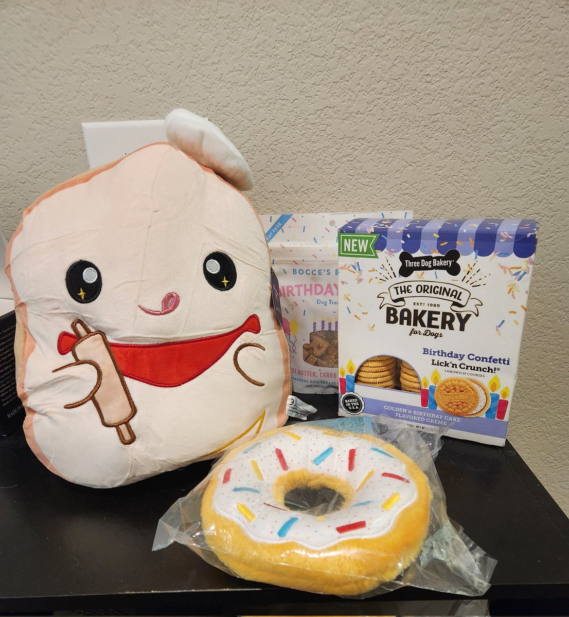 Hello. It my BIRTHDAY! I got a donut! I 13 tuhday and so excited! I got cookies too and a bread pillow cause I love bread! What a cool day! Celebrate wit me by eating a lot please.
Thankoo 

#dogoftheday 
#dogsoftwitter 
#dogsofx