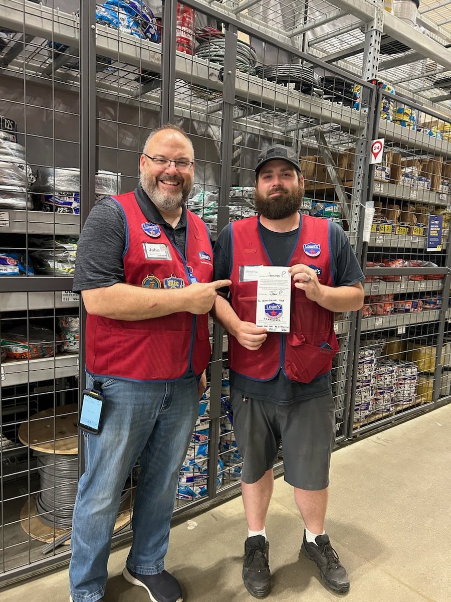 Congrats to Jonathan Prentiss on earning a red star for his outstanding work helping in Outside Garden.@BenitoKomadina @DustinCornell5 @Lowes0627FE_Ops @MikeJDemps @BlueBoxR1