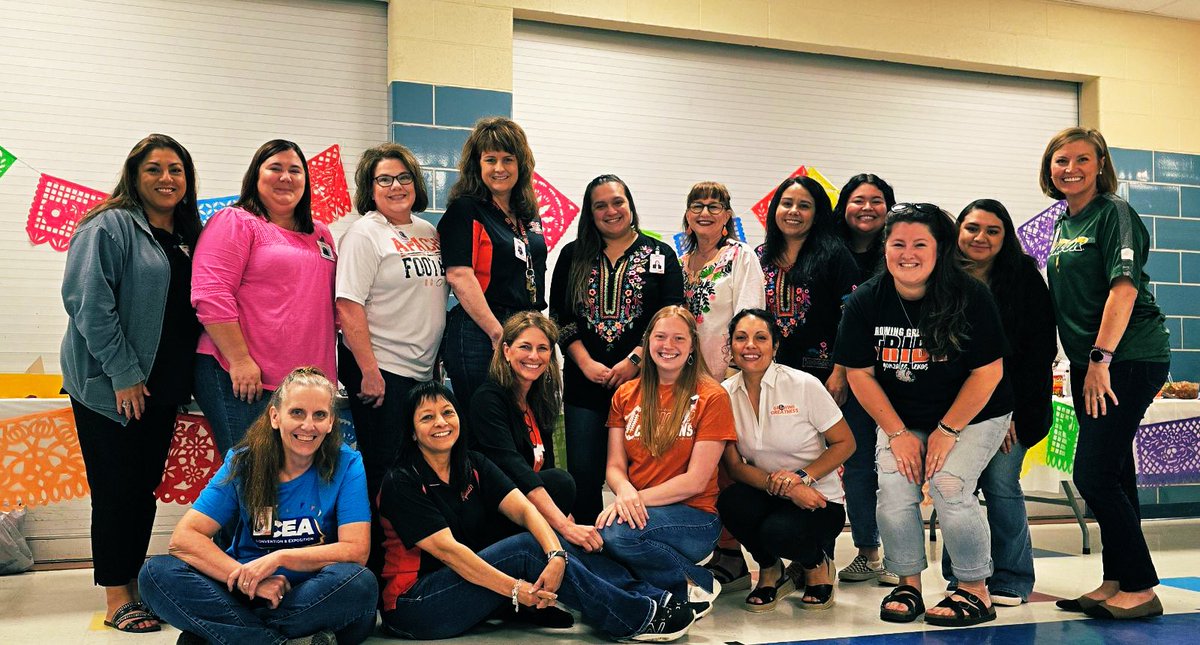 “Find a job you love and you’ll never have to work a day in your life.” 🧡 #LoveMyTribe #ApachePride #Connection #GrowingGreatness @gonzales_isd @marthaa_jimenez @prespz00 @jami78632 @RiverZimm