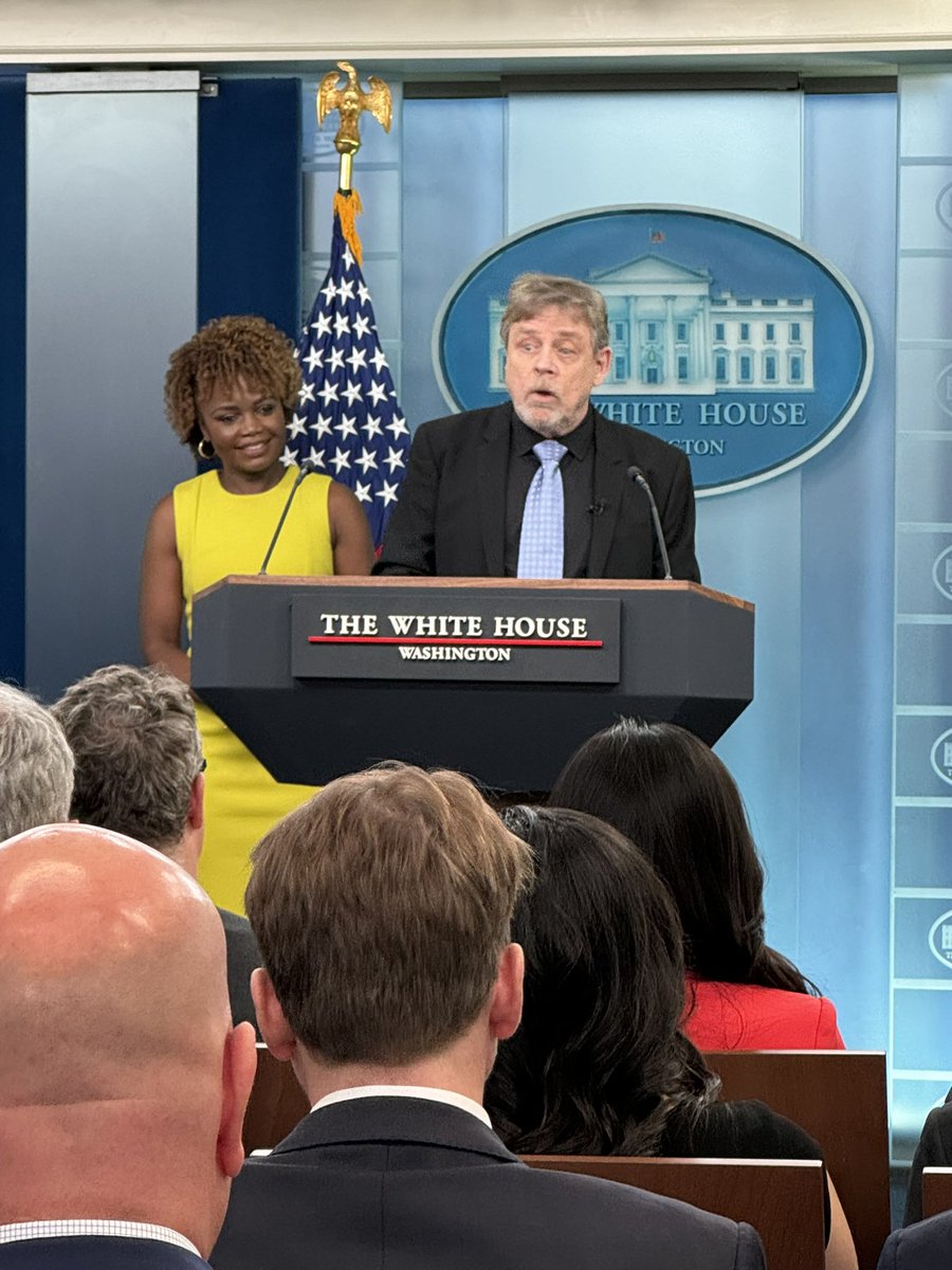 Yesterday Lord Voldemort stopped us talking to the press. Well light conquers dark because Luke Skywalker opens up today’s Press briefing alongside @K_JeanPierre! 🇺🇸 #WhiteHouse