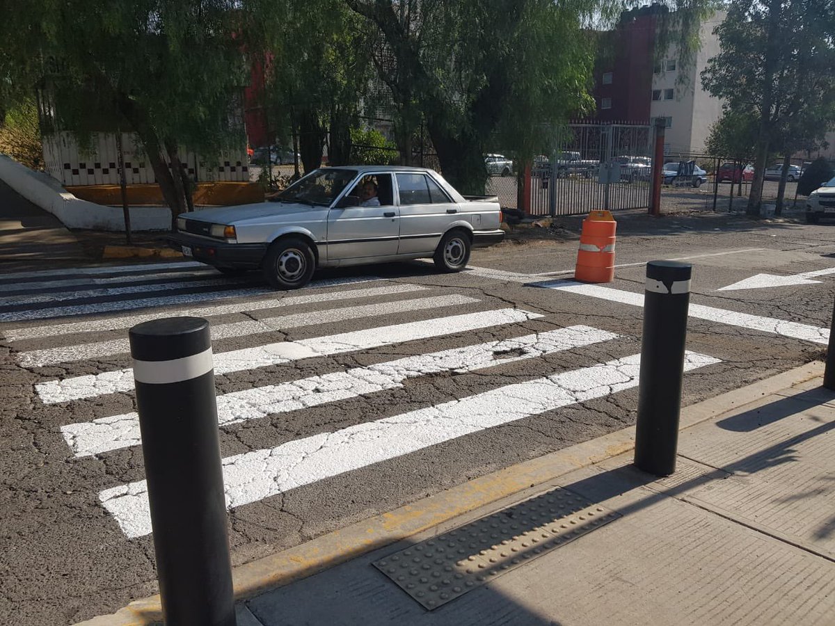 A fin de mejorar la seguridad vial, se realizan trabajos de enguionado sobre la Av. Primero de Mayo, a la altura de Multiplaza. Maneje con precaución.