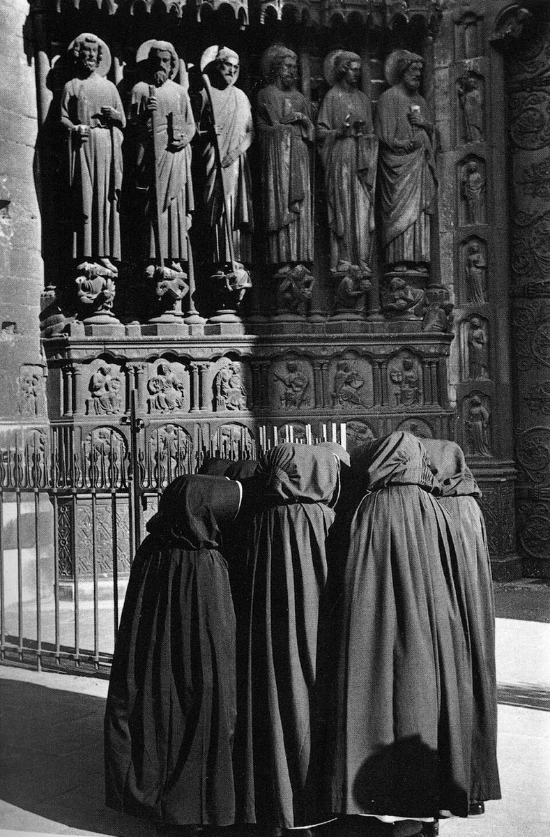 Marc Riboud: Notre-Dame , 1952.