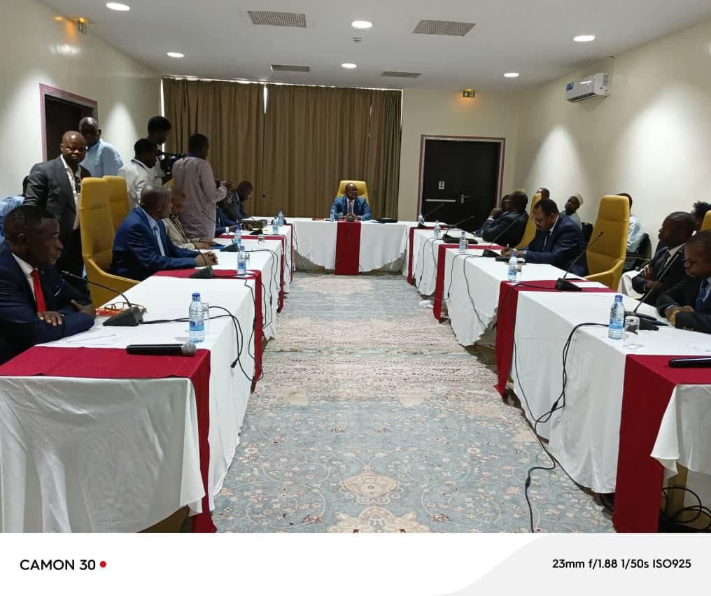 ON EN PARLE MOINS 
Mais cet homme fait un grand travail pour le compte du Chef de l’Etat dans le cadre de la Facilitation au Processus de Transition au Tchad.

Lui c’est, Didier Mazenga Mukanzu, Envoyé Spécial du President Félix Tshisekedi au Tchad.

Aujourd’hui cet homme a