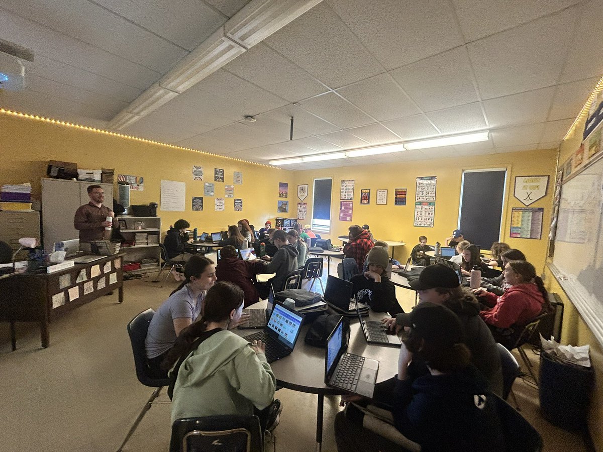Some of our EFI students learning about Scratch and Coding with <a href="/brilliant_labs/">Brilliant Labs / Labos Créatifs</a> today! <a href="/FRJHschool/">@FRJHschool</a> So much fun!👩🏼‍💻🧑🏽‍💻