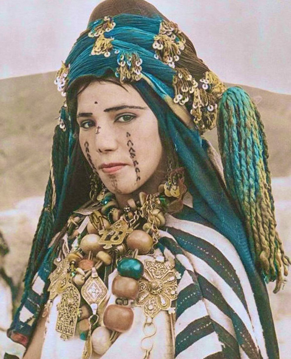 [Thread-Photo] 📸 📸 Vintage Pictures of Morccans 🇲🇦⬇️ 1. Amazigh Woman from the Ait Hdidou tribe. High Atlas, 1943, colorized.