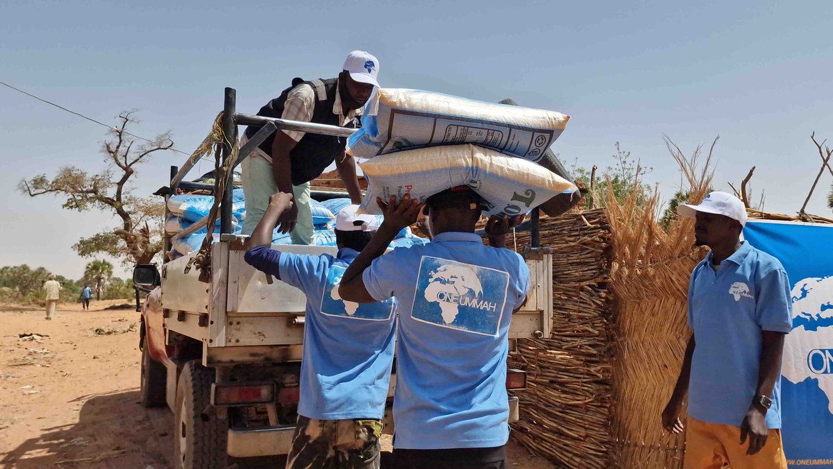 OneUmmahCharity's tweet photo. Small acts of kindness can ripple through communities, creating waves of change that reach far and wide. Let’s transform lives together, one act at a time. No contribution is too small to make a significant impact.

Donate now!
➤ https://t.co/0uEviGv5Te

#donatenow #foodpack #OU https://t.co/e86XTyAKa8