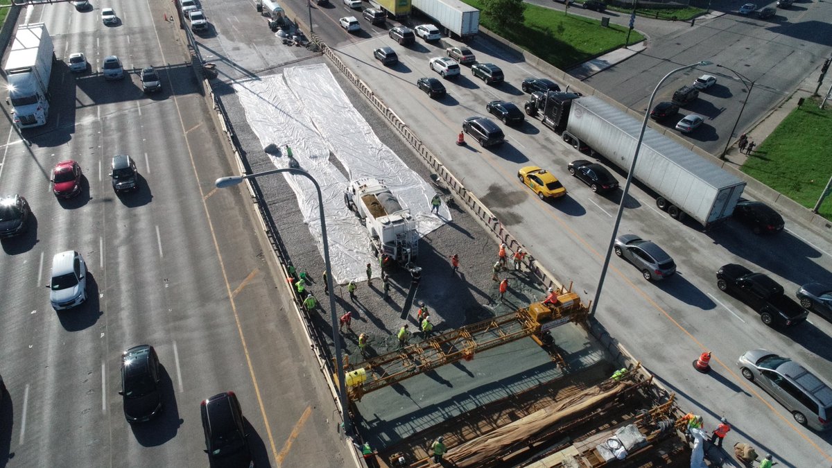 As we move into May, the Kennedy Expressway project is in full swing. Crews continue to work on the rehabilitation, including new Latex deck pours at Kimball in the reversible lanes. Learn more about the second phase of the Kennedy project here: idot.click/g2y.