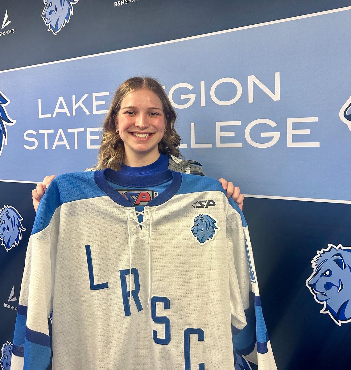 LRSCWHky's tweet image. SIGNING🚨‼️ Welcoming Jaelyn Buckman from Cando, North Dakota. Jaelyn is a 3x all state goaltender. Along with being a fierce competitor on the ice, she will help our team continue our high standards in the classroom. Welcome to the Lake! #JoinRoyalty #RollRoyals