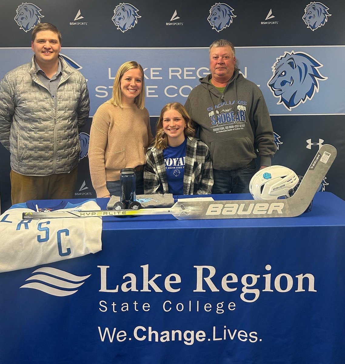 LRSCWHky's tweet image. SIGNING🚨‼️ Welcoming Jaelyn Buckman from Cando, North Dakota. Jaelyn is a 3x all state goaltender. Along with being a fierce competitor on the ice, she will help our team continue our high standards in the classroom. Welcome to the Lake! #JoinRoyalty #RollRoyals