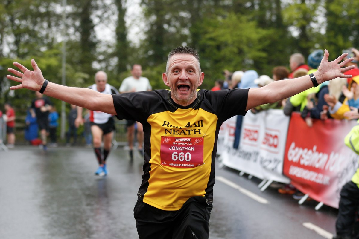 😍 #Feelgood #Friday Get That Race Day Feeling as you🏃🏽‍♀️#RunGorseinon 🏃🏽‍♂️with us! SIGN UP 👉 loom.ly/0mh1lHw Sponsors: @BriscoWilliams Gorseinon Town Council @PenyrheolLC @GravellsMotors @breconwater #run #runner #running #10k