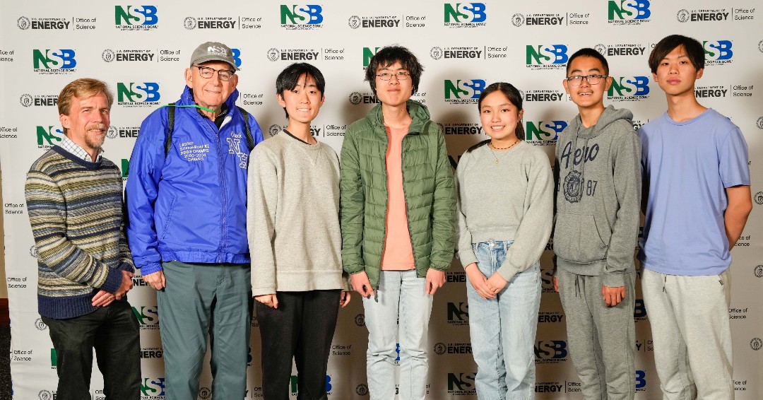 North Hollywood High School took 2nd place at the National #ScienceBowl in Washington, D.C. over the weekend! They represented the L.A. area well with their #STEM skills and unwavering commitment to learning.