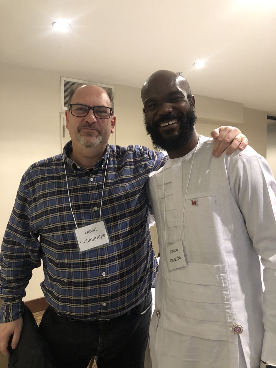 It was amazing to spend some time discussing #ClinicalOncology #Workforce issues in Africa with Prof. David Collingridge, editor-in-chief of @TheLancetOncol at @csoncol in Montreal, 🇨🇦 As a patient advocate, I believe that workforce is the core to better cancer care in Africa.
