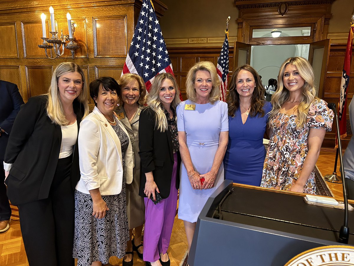 What an honor it was to have @Riley_Gaines_ & @conservmillen join us the Capitol yesterday as @SarahHuckabee signed her EO to stop Joe Biden’s attempt to erase women in the US. We will not sit idly by as years of progress to protect women & children is destroyed by this…