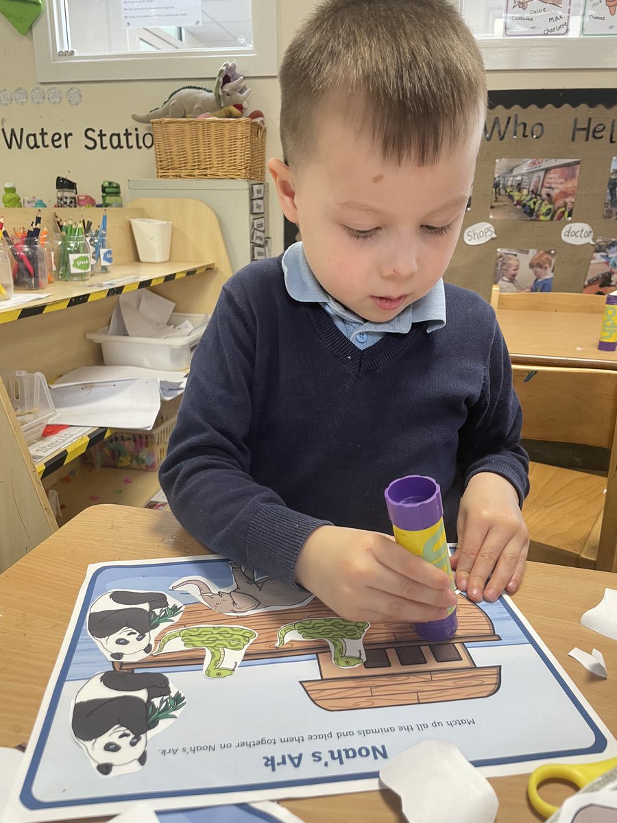 In RE this week we have learnt about Noah’s Ark. We know 2 of each animal went on the Ark until the flood passed. 🦒 🦒 🐍 🐍 🐼 🐼 🦘 🦘 @Shoreside1234 @MrPowerREMAT