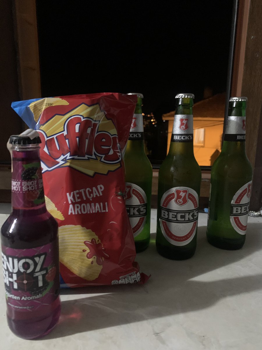 Her zaman tuborg carlsberg falan olmaz bu gece becks içeceğiz değişmeyen tek şey ketçaplı ruffles..