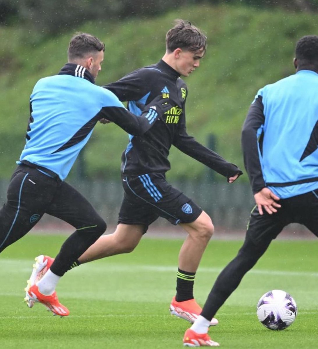 🚨 Arsenal’s 14-year old prospect, Max Dowman, trained with the FIRST team today. 

Unbelievable level. ⚡️

📸 @jeorgebird