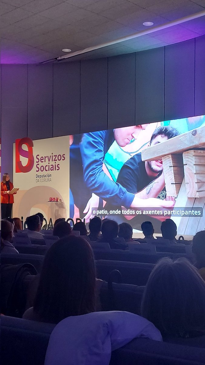 Aspronaga's tweet photo. Celebrando con @FErgueteIntegr su premio en #BoasPrácticasEnServizosSociais por el proyecto #EntrePatios, en el que participa el @CEE_LOURDES . Enhorabuena compis! @Depucoruna https://t.co/QdtVh8pREm