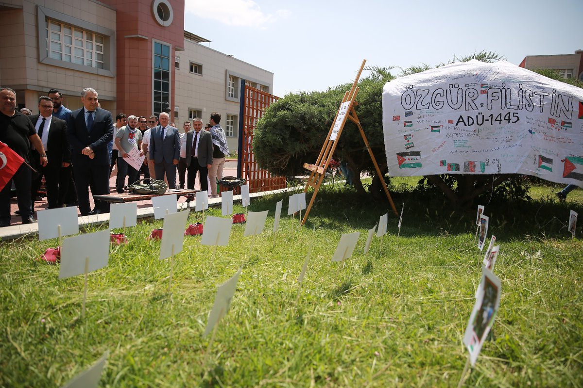 Rektörümüz, İsrail Zulmünün 210. Gününde Yaklaşık 15 Bin Çocuğun Öldürüldüğüne Dikkat Çekti Üniversitemiz öğrenci toplulukları tarafından İsrail’in Filistin’de gerçekleştirdiği zulme dikkat çekmek için başlatılan Gazze Nöbeti'nde 7 Ekim’den bu yana devam eden İsrail zulmü…